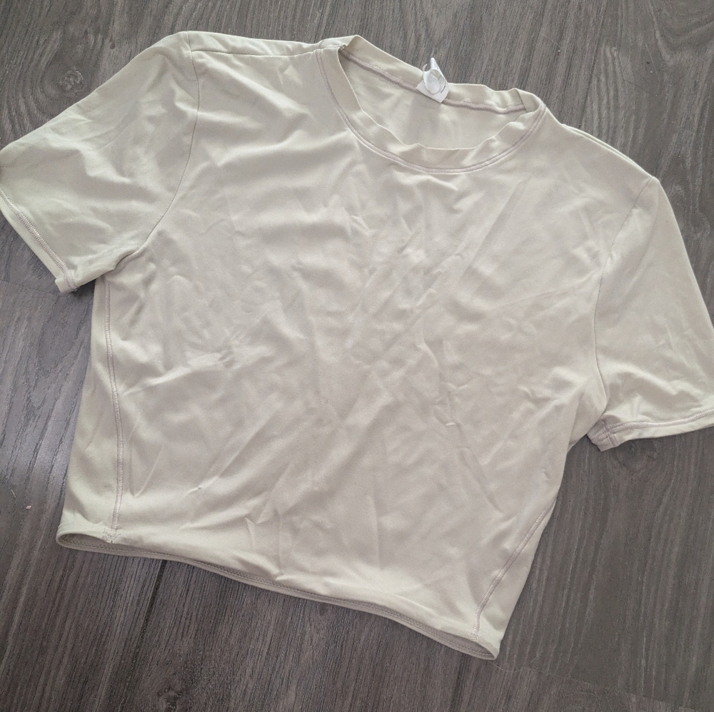 Lululemon Nulu Crop Top Size Xs Perfect Condition Worn Twice, Taupe Like Color?
